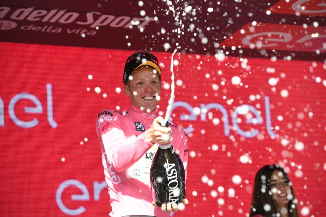 El Pelotón Chaves y Kruijswijk reinan en el naufragio de Movistar El Pelotón Chaves y Kruijswijk reinan en el naufragio de Movistar