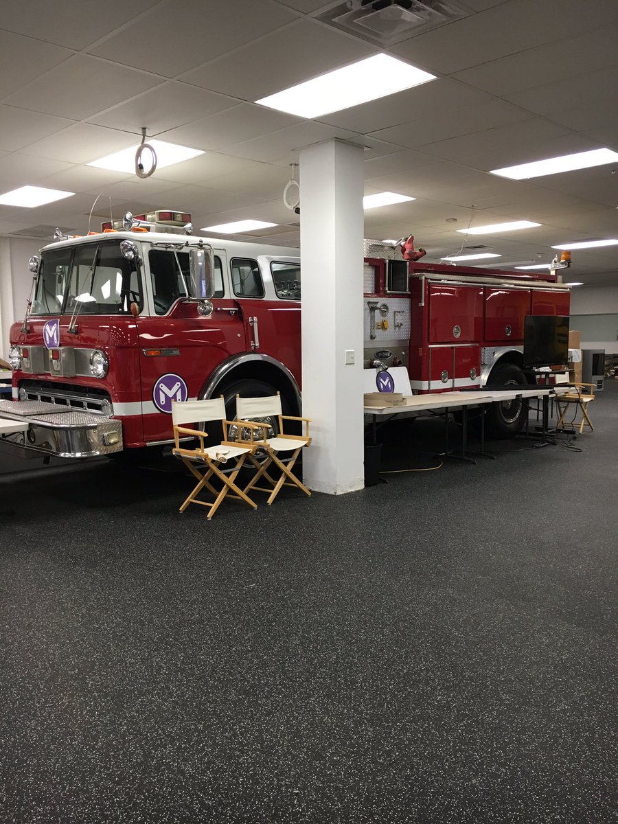 CodeDayLA's tweet photo. #CodeDay #LA is today! and we have...a fire truck? @MakeinLA @StudentRND #CodeDayLA https://t.co/Ft0Qo4hoEV
