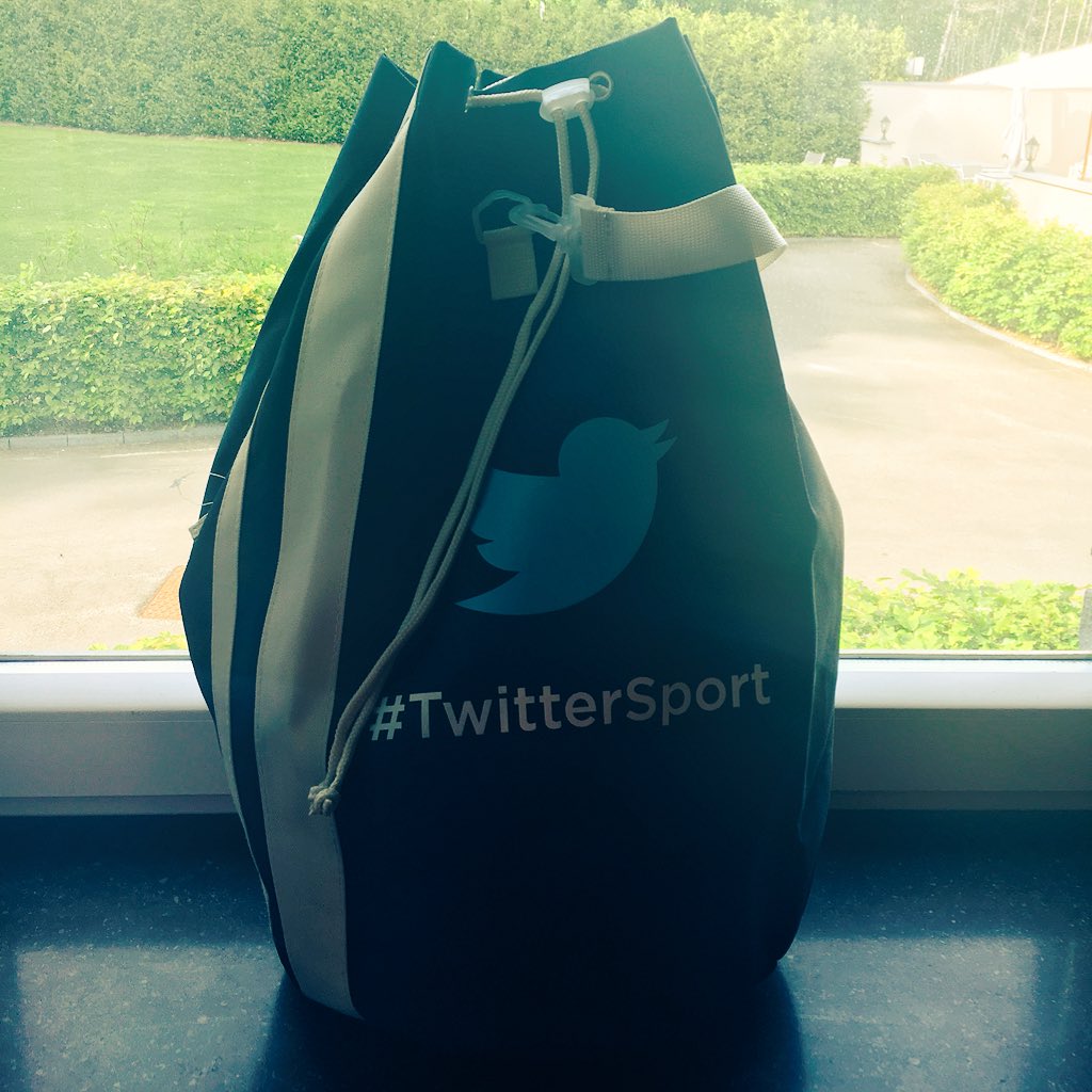 LAMONTEDOC's tweet image. per seguire #werun4kids quale sacca migliore? #TwitterSport of course! @21voltedonna ti aspettiamo a #Libin #running