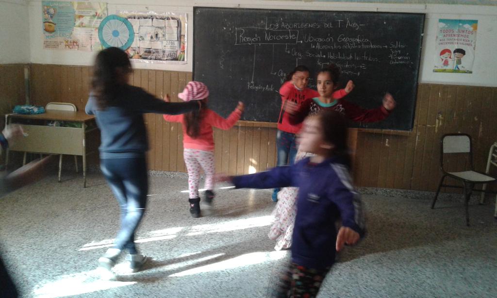 sababorquez_23's tweet photo. Cai45 las lajitas bailando con frio jejeje https://t.co/R2LAXmxyPm