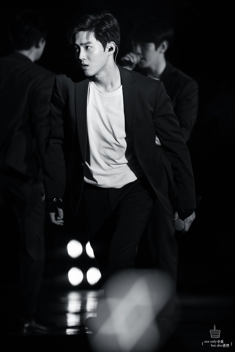 notonly522's tweet photo. 160326 상해 K-friends 콘서트 #SUHO #수호 #준면 #HappySuhoDay
https://t.co/dfYpsXj0Sp https://t.co/c1C5y5l19o