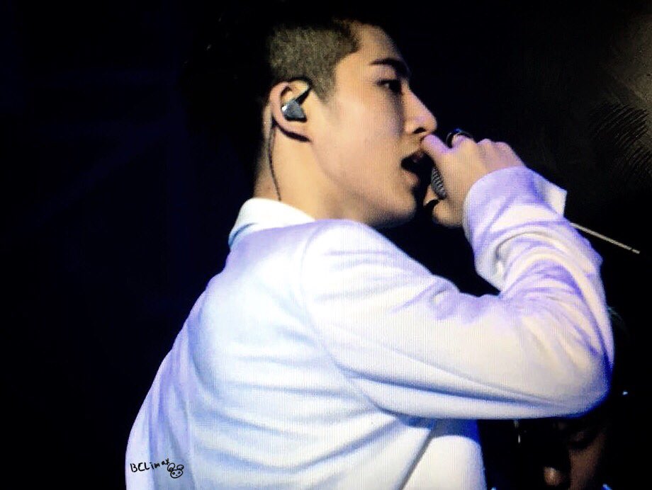 IVYCLimax_'s tweet photo. 160521 난징 콘서트
#김한빈 #비아이 #iKON https://t.co/XycS9VpAEf