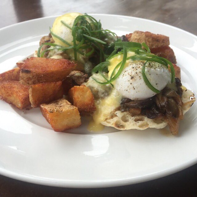 seccowinebar's tweet photo. Our #bennyoftheday for #brunch 11-3: smoked lardo, local mushrooms, caramelized onions, served with fried potatoes. https://t.co/o7eLOp4Dyk