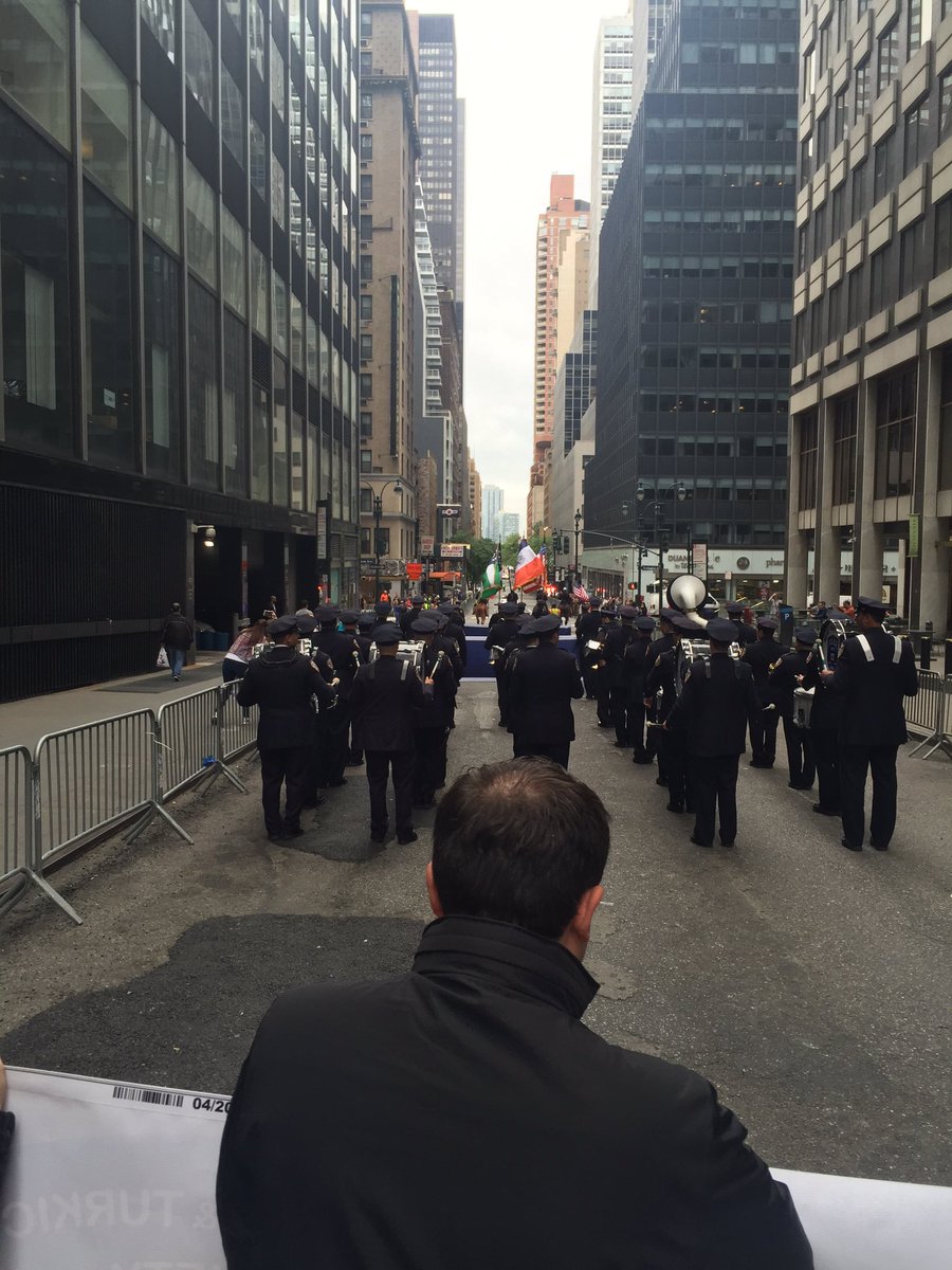 nypdturkic's tweet photo. Happening now #turkishdayparade @NYPDMuslim thanks for ur support. https://t.co/zNckeAtYAI