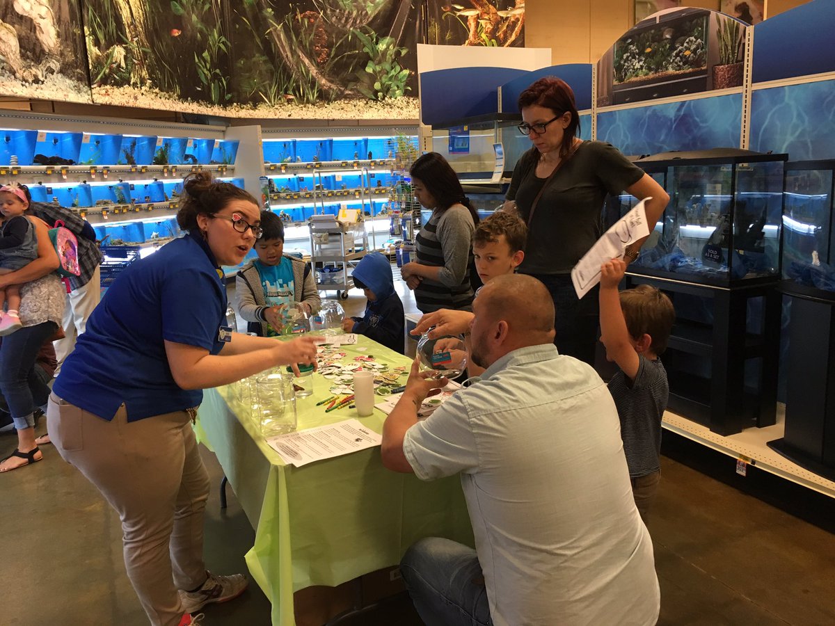 LVillePetSmart's tweet photo. Everyone is so excited to bring home their new pets!! #petsmart  #FindingDory https://t.co/tXB1awuNMl