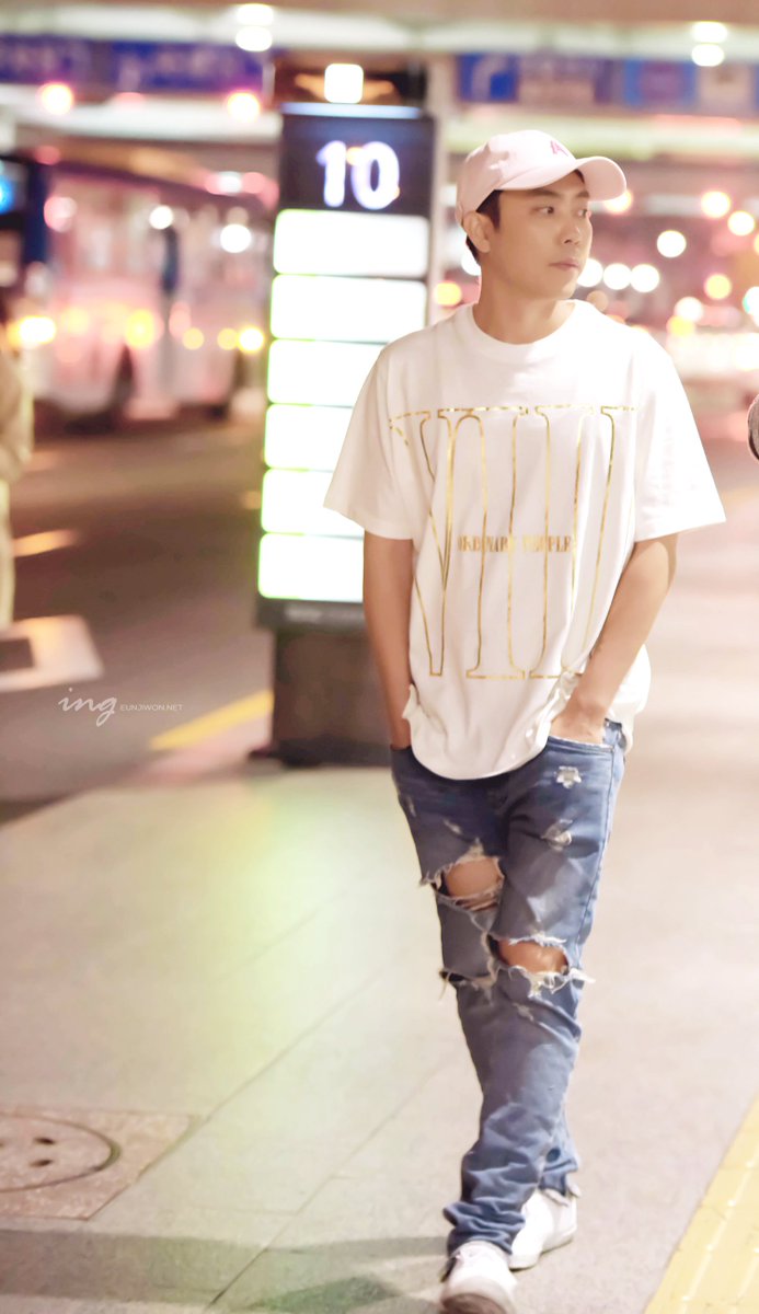 blahx3lol's tweet photo. 160517 은지원 - 김포공항 
https://t.co/S6isKQiNr3 https://t.co/CCx53tCdqA