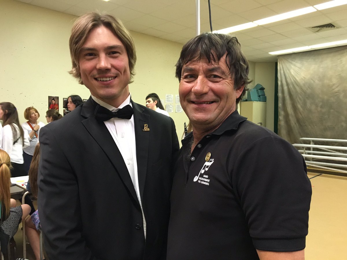 kimvermette's tweet photo. Pour les Mathieu d'Amos, le F. des Harmonies est une histoire de famille. Chefs d'orchestre de père en fils. #RCES https://t.co/4agNvDsCBQ