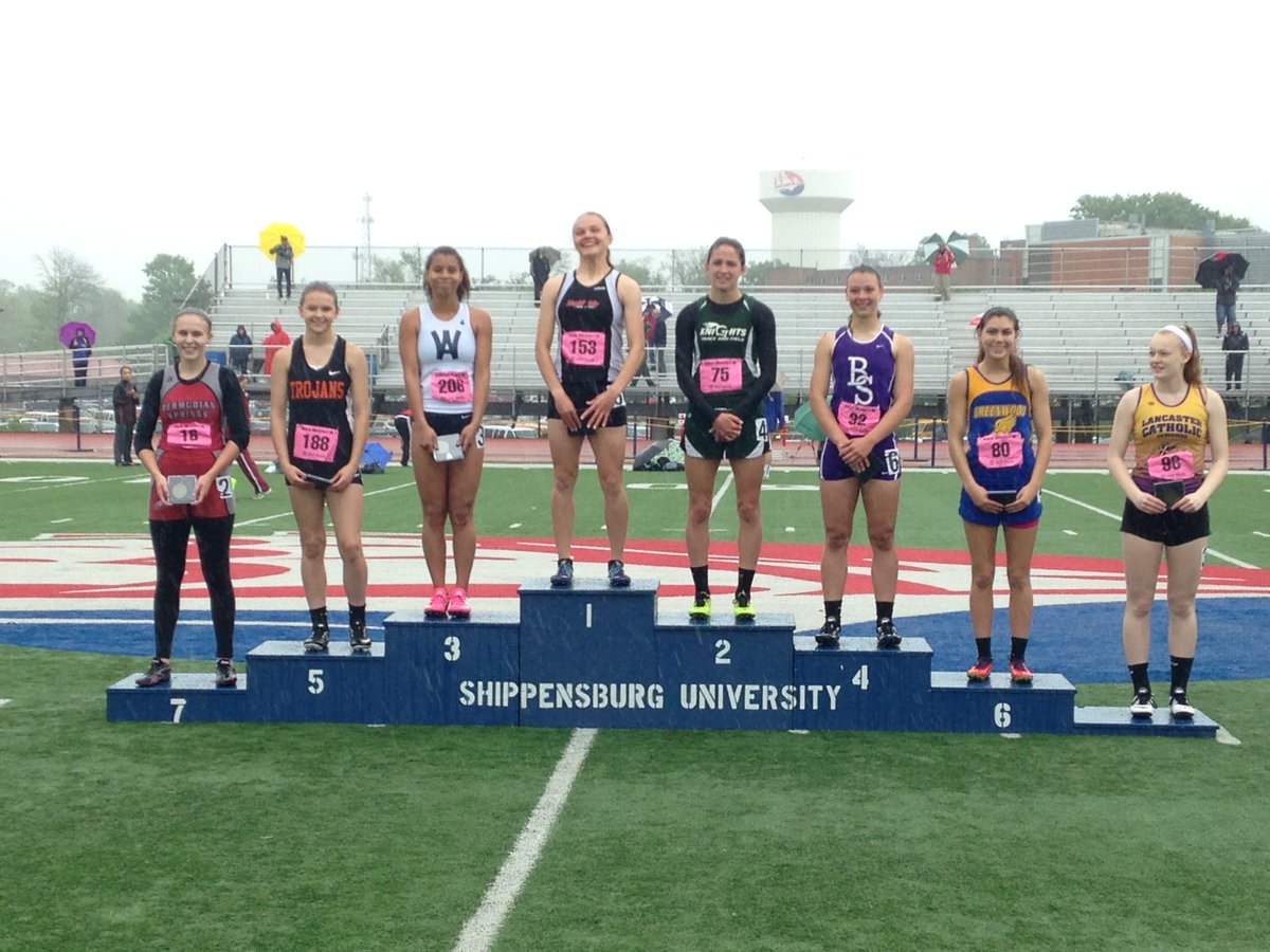 Another medal! Aine had a rainy 400 that ended with a 7th place medal. Great Job!