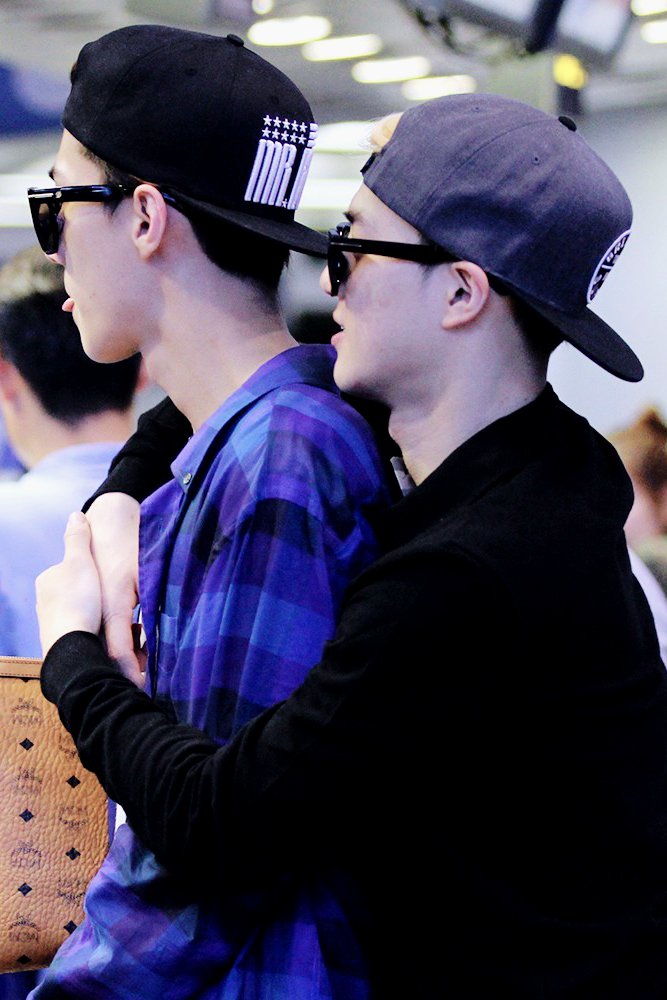dearmyosh's tweet photo. Thank you for always being a good hyung to Sehunnie >__< #HappySuhoDay https://t.co/rejUEvqT2o