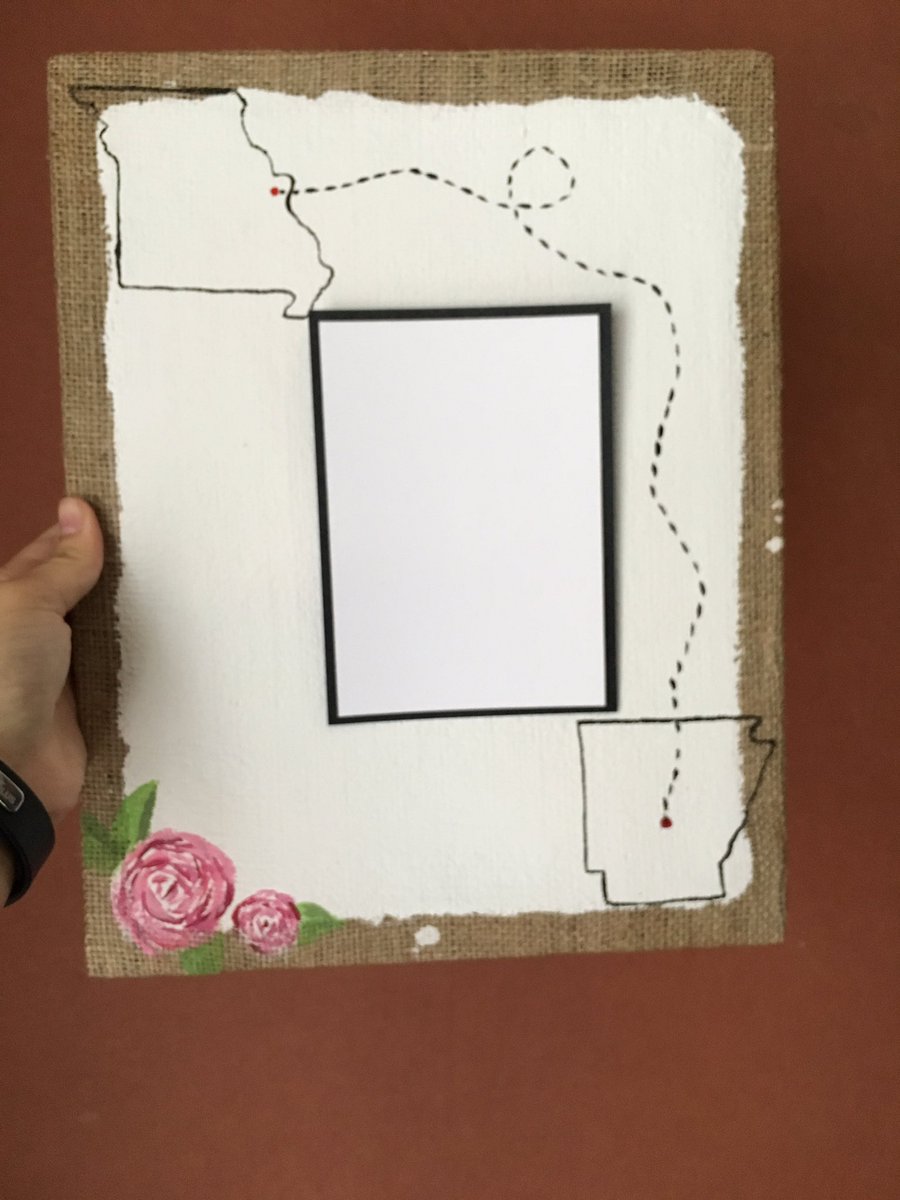 breannE_dale's tweet photo. Graduation parties are in full swing! Want to have something special and personalized? I can make it!🎨 https://t.co/fCOqKQYoC9