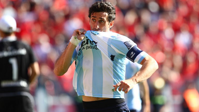 Sentido de pertenencia. Amor por el club. Grandioso jugador. Gran persona. Un líder GANADOR. Gracias Diego!!