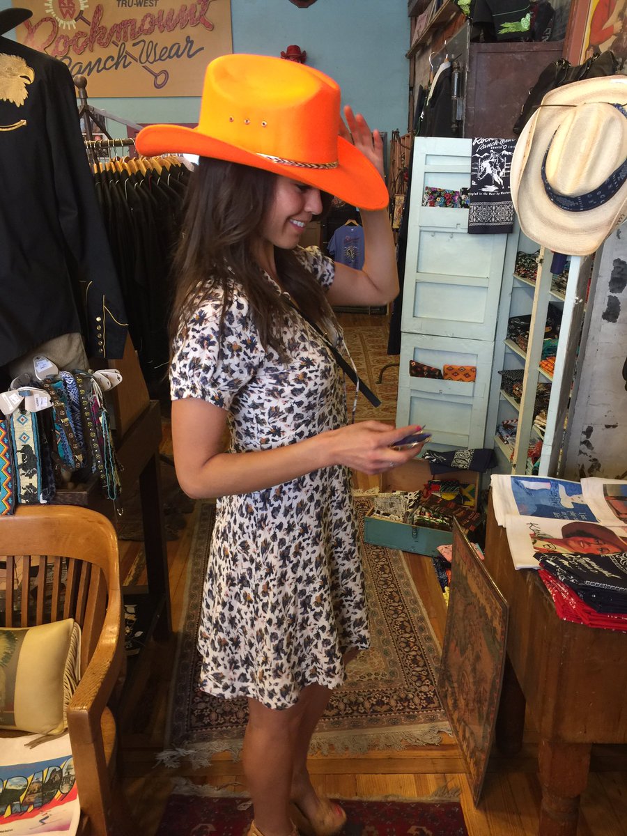 Britt Moreno On Twitter Morning Shopping 4 Barn Party Should I