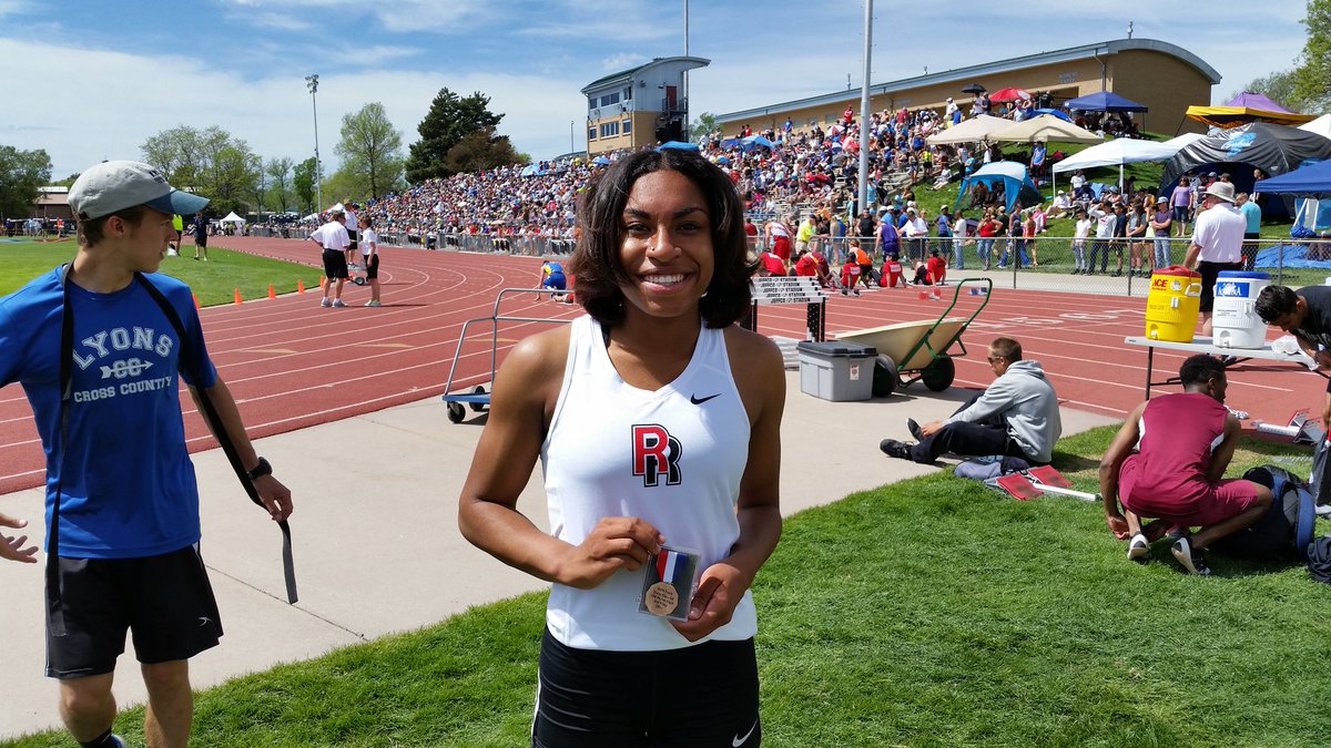 Congratulations to <a href="/RenaeDawnielle/">Dawnie ♡</a> in her 3rd place finish in the Girls 5a 100M Dash.