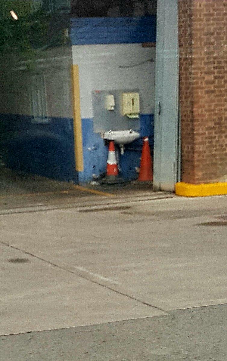 Donnamissyp's tweet photo. @ConeSpotter Sink cones
#gameofcones https://t.co/pbbCV5UZ7Y