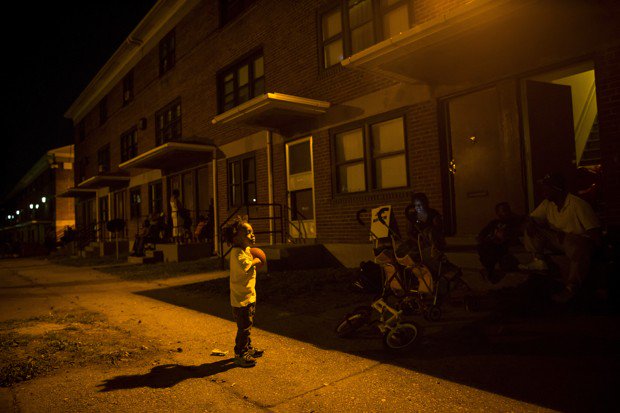 CityLab's tweet image. "Affordable" housing remains out of reach for full-time working families trib.al/uxdTpnJ