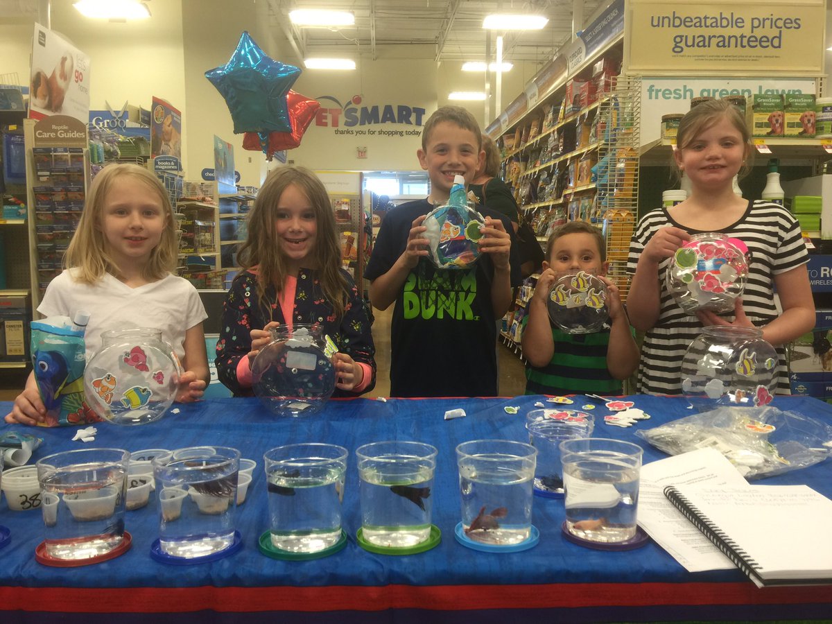 First group of kids with their fish tanks decorated at the finding dory event! <a href="/Ray_Bruner1/">Ray Bruner</a>