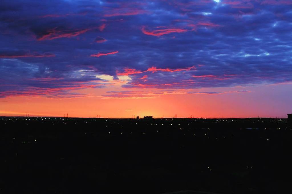 NarminaOfficial's tweet photo. 19/05 my balcony sunset 😍 #sunset #nature #etsy #Narmina #art #work #etsyseller #colours #… https://t.co/LvHWwWraOa https://t.co/0n4jYcC1at