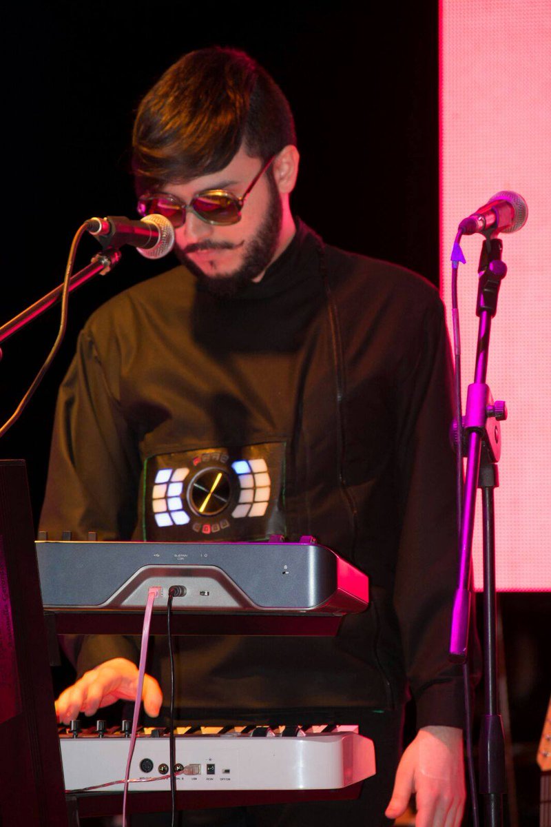 F_F_Fecondo's tweet photo. #vidra #camparisodatour #campari #numarkorbit #numark #midijacket #lafinedellecomunicazioni #newrecord #preview https://t.co/GW82teowI2