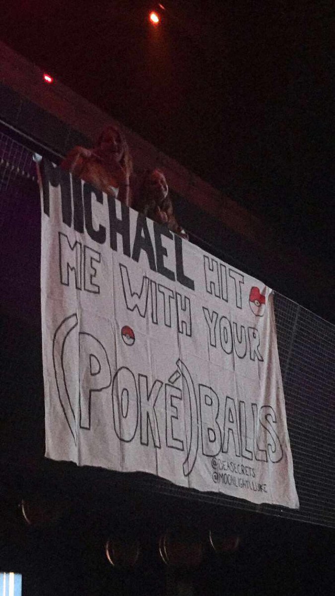 moonlightlluke's tweet image. how to get 5sos to notice you: tips from Kiki en Fleur #SLFLAmsterdam1