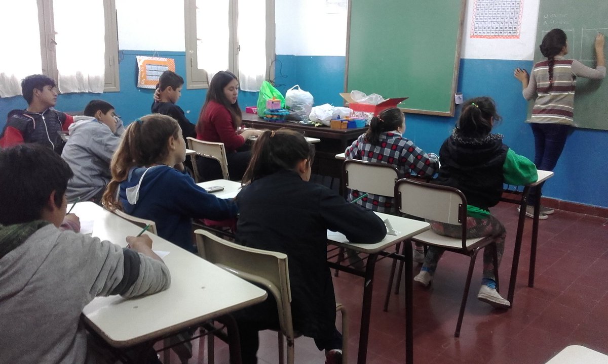 Spelizabet's tweet photo. Hoy en CAI, día de lluvia, día de examen en el taller de folclore. https://t.co/070ZDqxsGu