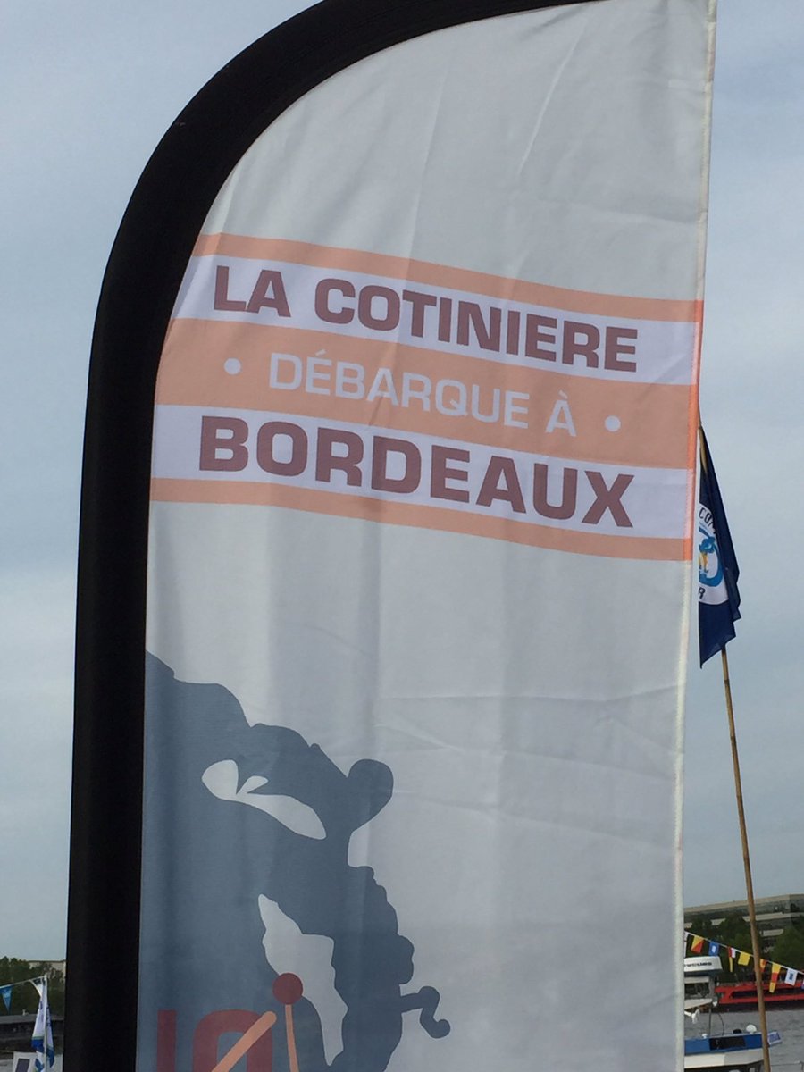 LalandeBernard's tweet photo. Bravo aux #marins #pecheurs de la #Cotiniere .@departement17 venu montrer  leur beau métier à #Bordeaux #ALPC https://t.co/XQ170qhsXh