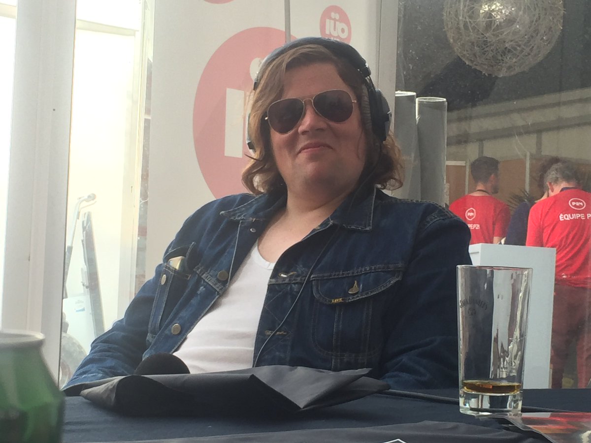 ouifm's tweet photo. .@Roverofficiel en itw en direct du festival @PapillonsdeNuit 2016 ! #P2N2016 https://t.co/FYWSffLZGK