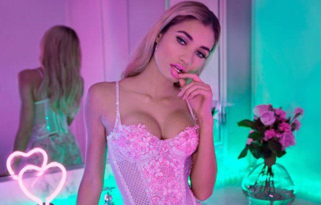 BellaHadidBss's tweet photo. TASTE MY LIMITS 👻 https://t.co/lDVE0OQHyD