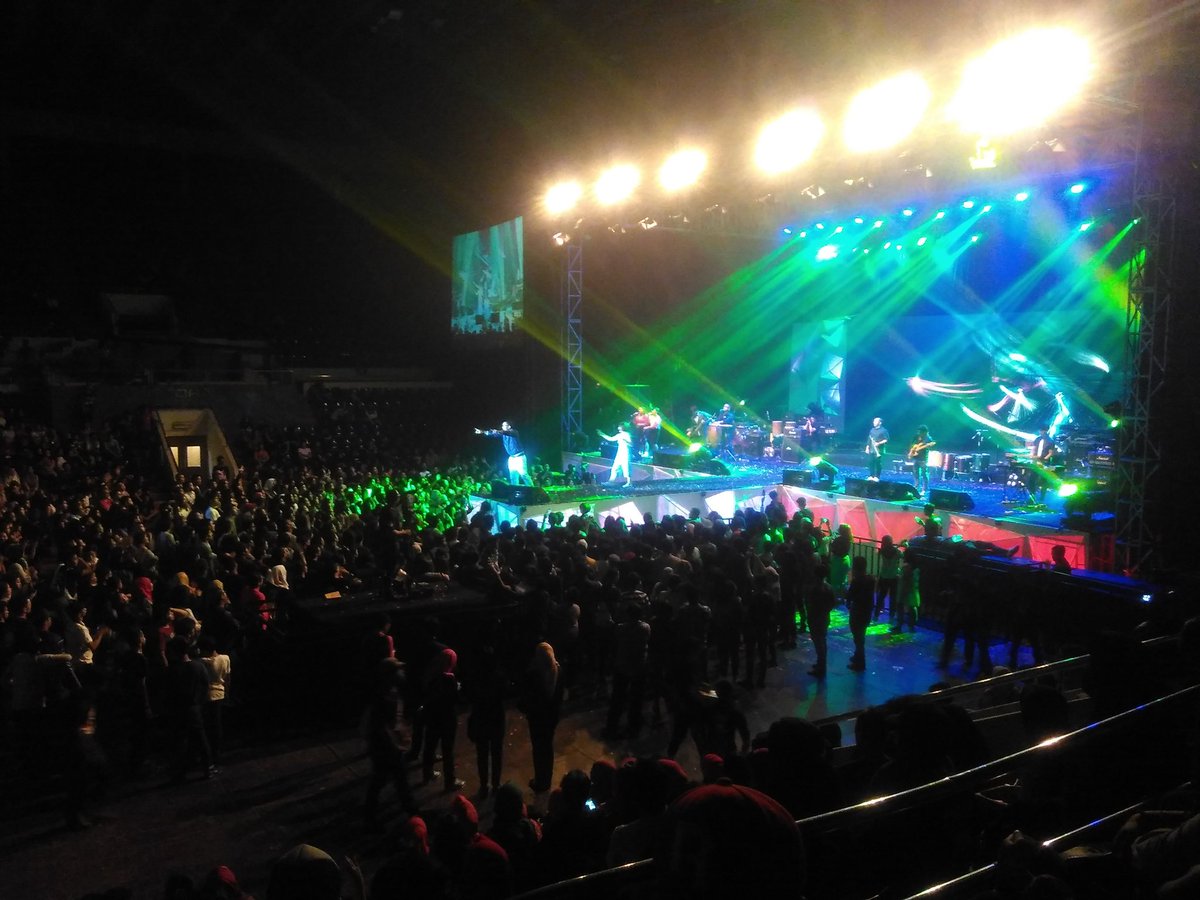 Hello! Crowd tweet media