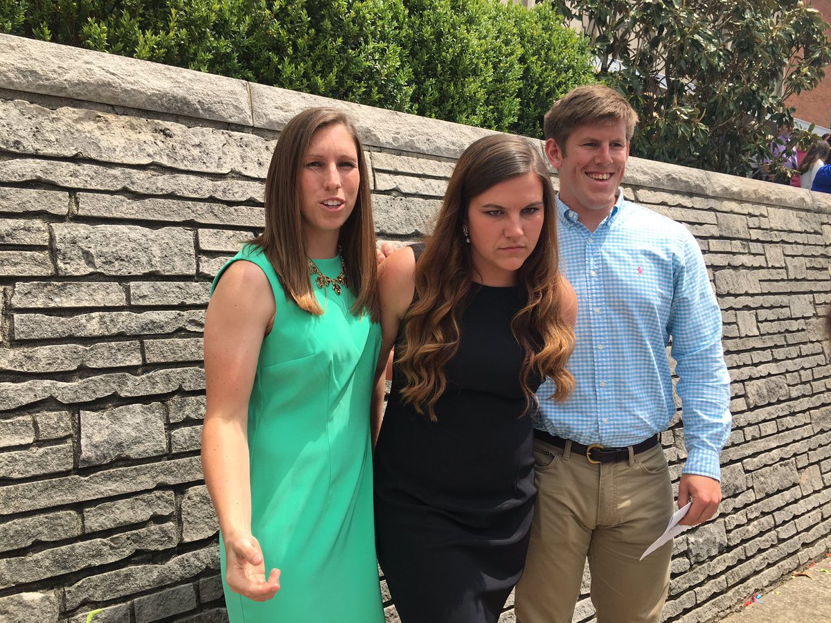 Mighty_mojo4247's tweet photo. My favorite picture from graduation 😂 https://t.co/SZft4xBHYL