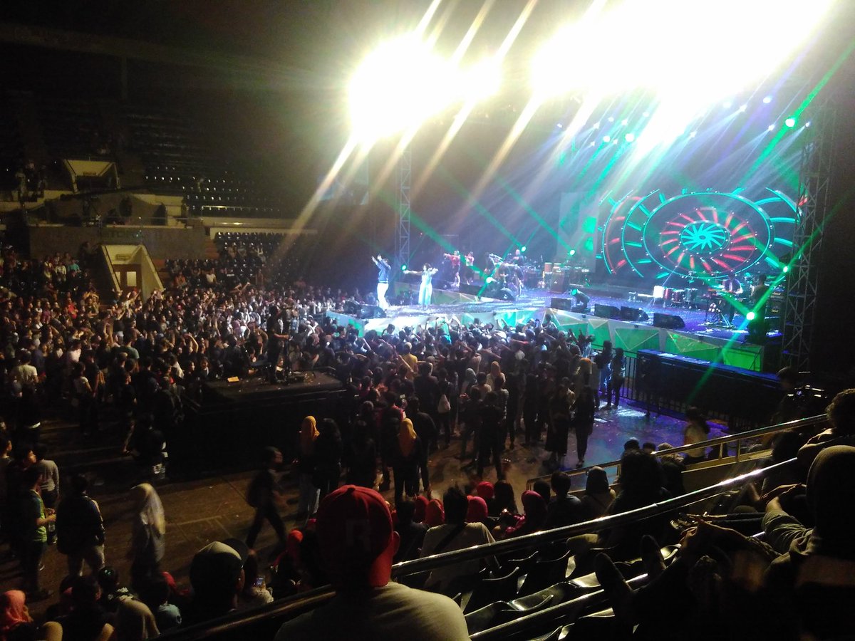 Hello! Crowd tweet media