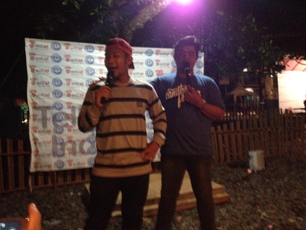 Mc open mic malam ini <a href="/fajridarwin/">H.Nanda</a> <a href="/FahmiRahadian29/">Fahmi Rahadian</a> cc <a href="/StandUpBJM/">Stand Up Comedy BJM</a> <a href="/StandUpIndo/">IG: standupindonesia</a>