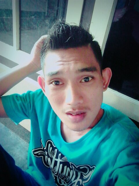 Setelah potong rambut, gaya baru :D