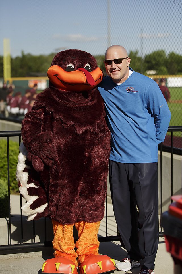 TeamCoachBuzz's tweet photo. Got to take my 1st ever picture with @TheHokieBird last night!!

#Bucket 📝 Item: ✔️ https://t.co/JrOI7faaha