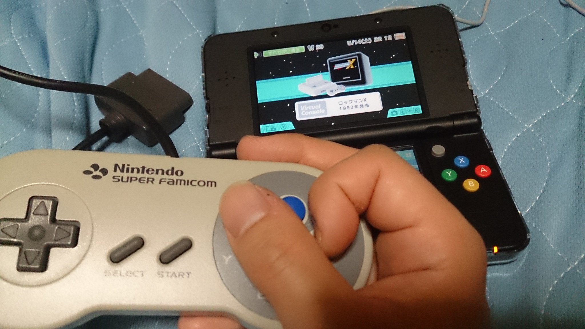 تويتر ブラック على تويتر 3dsでロックマンx をダウンロードしてプレイしてますが プレイ当時ではなく やり混み出した頃 上級生になった頃 はこんな持ち方でプレイを ダッシュジャンプしながら攻撃出来るように けど 3dsだと T Co Xbognons4h