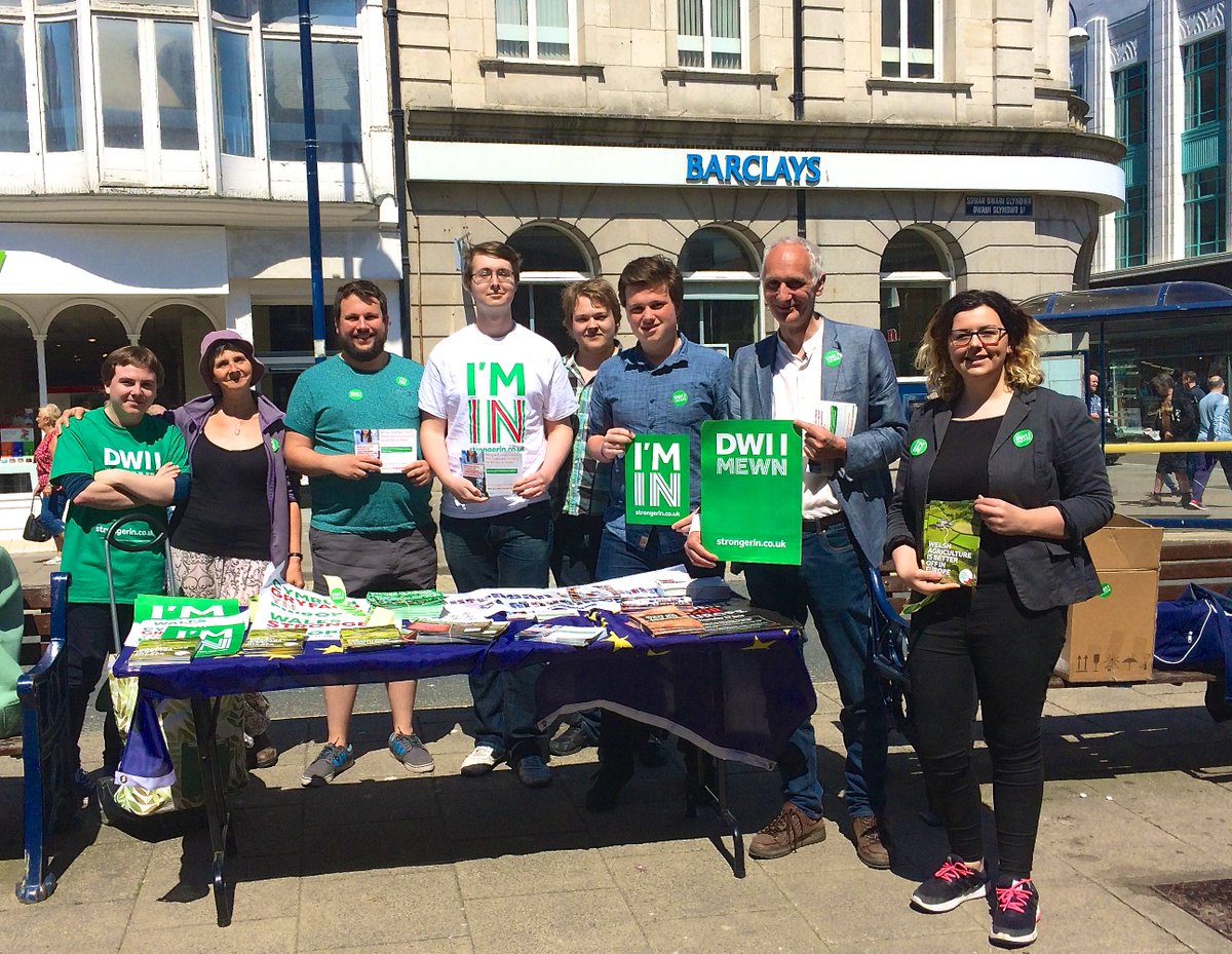 Alun_Williams's tweet photo. @AberINCampaign, Sgwar Owain Glyndwr, #Aberystwyth bore 'ma @WalesStrongerIn https://t.co/bMb1F9W3tS