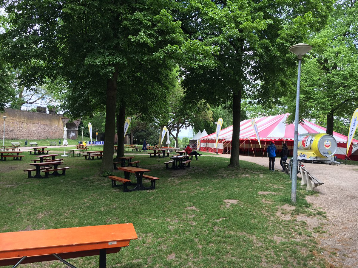 assinkbas's tweet photo. Nu nog rustig... @RondeVanNijmege... Morgen 4.000 renners aan de finish! #hunnerpark #nijmegen #girovannijmegen https://t.co/QLoEpzJXah