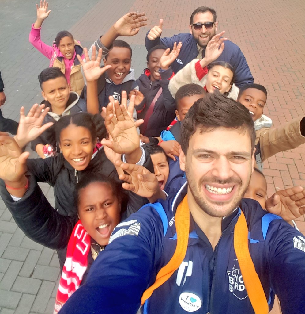 FBeyondBorders's tweet photo. ⚽ Wow! #FBBSchools kids out en masse at @wembleystadium for today's @WomensFACup final #ThisIsOurCup
@FA @FAWSL https://t.co/FiUMefY222
