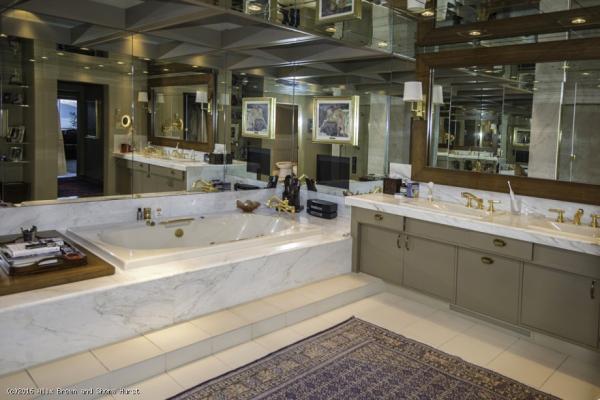 PDChina's tweet photo. Better than dorm? Chinese 'student' buying a Vancouver mansion sitting on 1.7 acres of land for $31.1mln shocks many https://t.co/qEKIJGkrhC