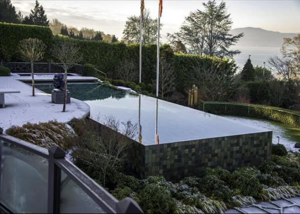 PDChina's tweet photo. Better than dorm? Chinese 'student' buying a Vancouver mansion sitting on 1.7 acres of land for $31.1mln shocks many https://t.co/qEKIJGkrhC