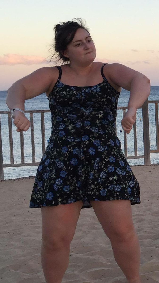 Kanatterine's tweet photo. So this is a photo of me that exists... What can I say? The music moved me. #perfectbackground #allthemoves https://t.co/KFfc9PS7vV