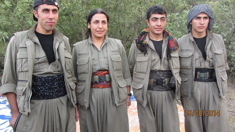 Отличия курдов. Курды мужчины. Национальная одежда курдов. Курды одежда у мужчин. Курды внешность мужчины