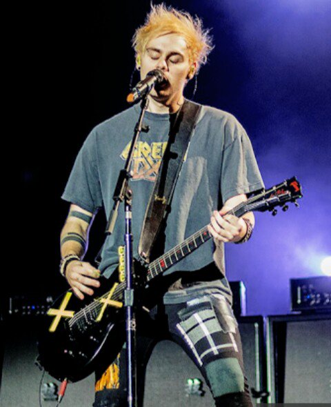 pochikian's tweet photo. Hi @Michael5SOS😘 hope you have a nice day! Always remember that we love ya so much㊗❤ Take care✨💕 #Michaelhour https://t.co/YkKJZyrZv1