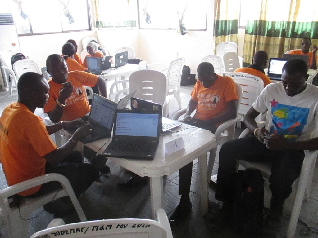 d_ogus's tweet photo. Go pr #SOTMBJ en mode #noconference #agile - 2 ateliers : #EtoileRouge pour les discussยฐ et #Ouidah pour la #tech ! https://t.co/RFtF8ch8Fu