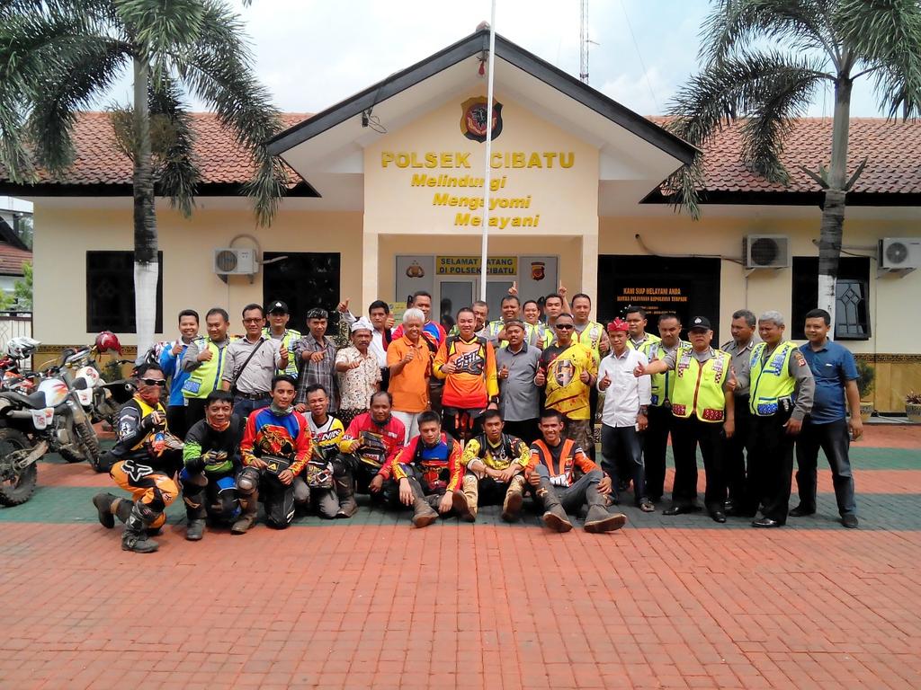 KecCibatu's tweet photo. Giat Kapolres Purwakarta touring ke wil Kec Cibatu @DediMulyadi71 @HumasPWK @polsekcibatuPWK https://t.co/rnSDryw8Ft