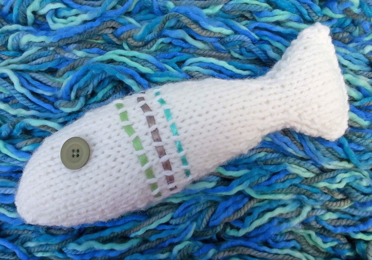 Hippystitch's tweet photo. Kate's #Fantasyfish #fishfromyork #fishwithoutfins will #increasetheshoal-yay! #lovetoCREATE https://t.co/Gqe8hlDDhP https://t.co/EeGEyGiBS9