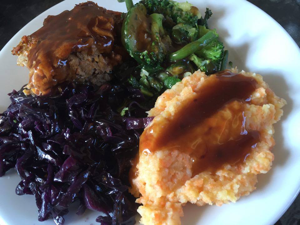 LeighCaring's tweet photo. Last nights, Meatloaf, root mash, braised red cabbage, green veg medley with a caramalised onion gravy. #BrewingGood https://t.co/2oWcxpyR0K