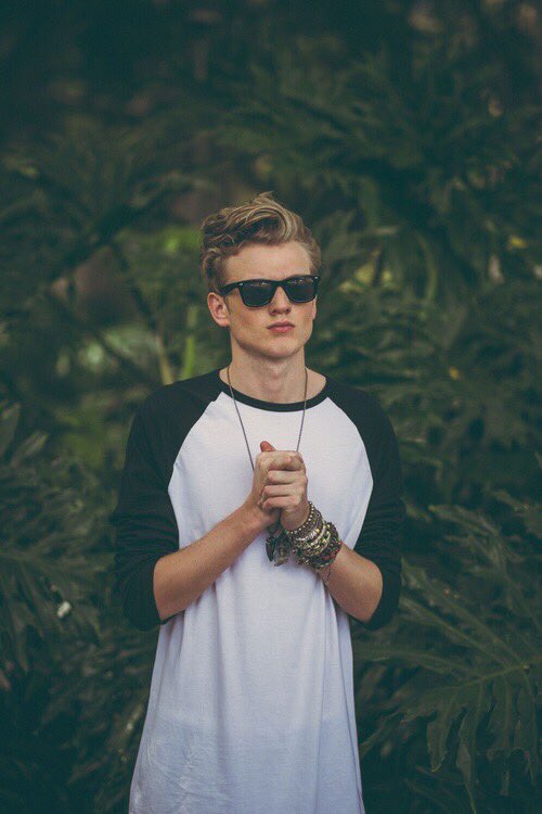 ybandsrp's tweet photo. Tristan Evans from The Vamps (21) https://t.co/7L0bPQZiUo