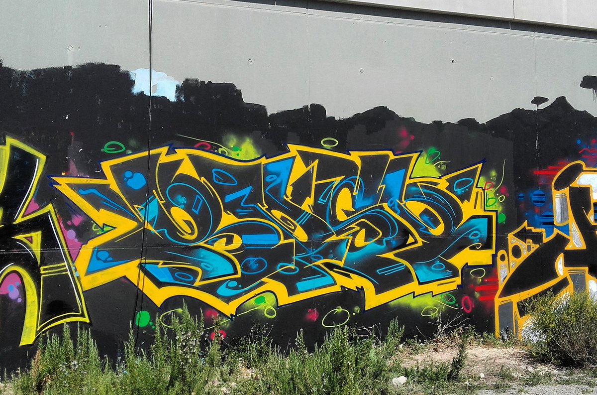 Ruskinof71's tweet photo. Cogí los dias negativos y cree mis letras .. 2016 #Graffitiypunto https://t.co/9bYXgbUGEt