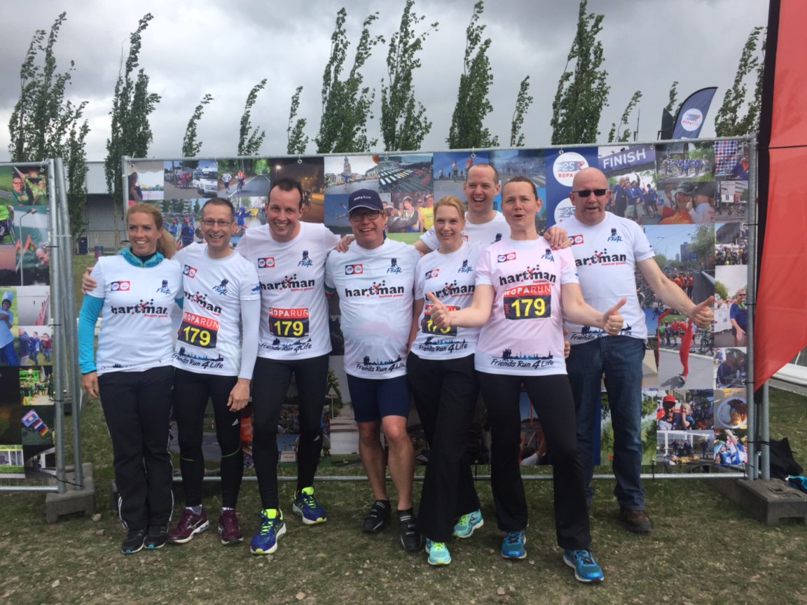 Team A op de startlocatie in Hamburg.  #roparun