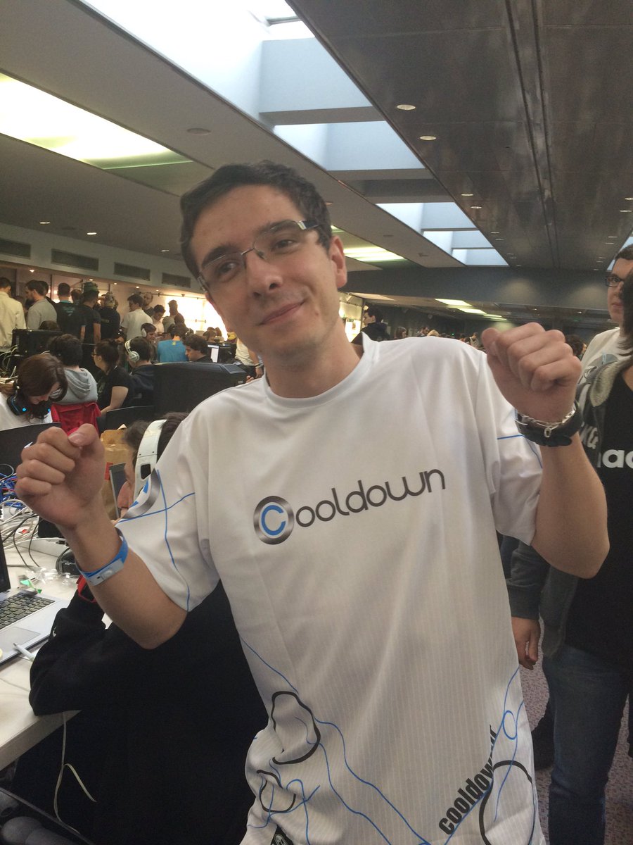 Cooldownfr's tweet image. Victoire de notre joueur 3 à 0 contre le top 9 EU ! Allez ! #hearthstone #dhfr16